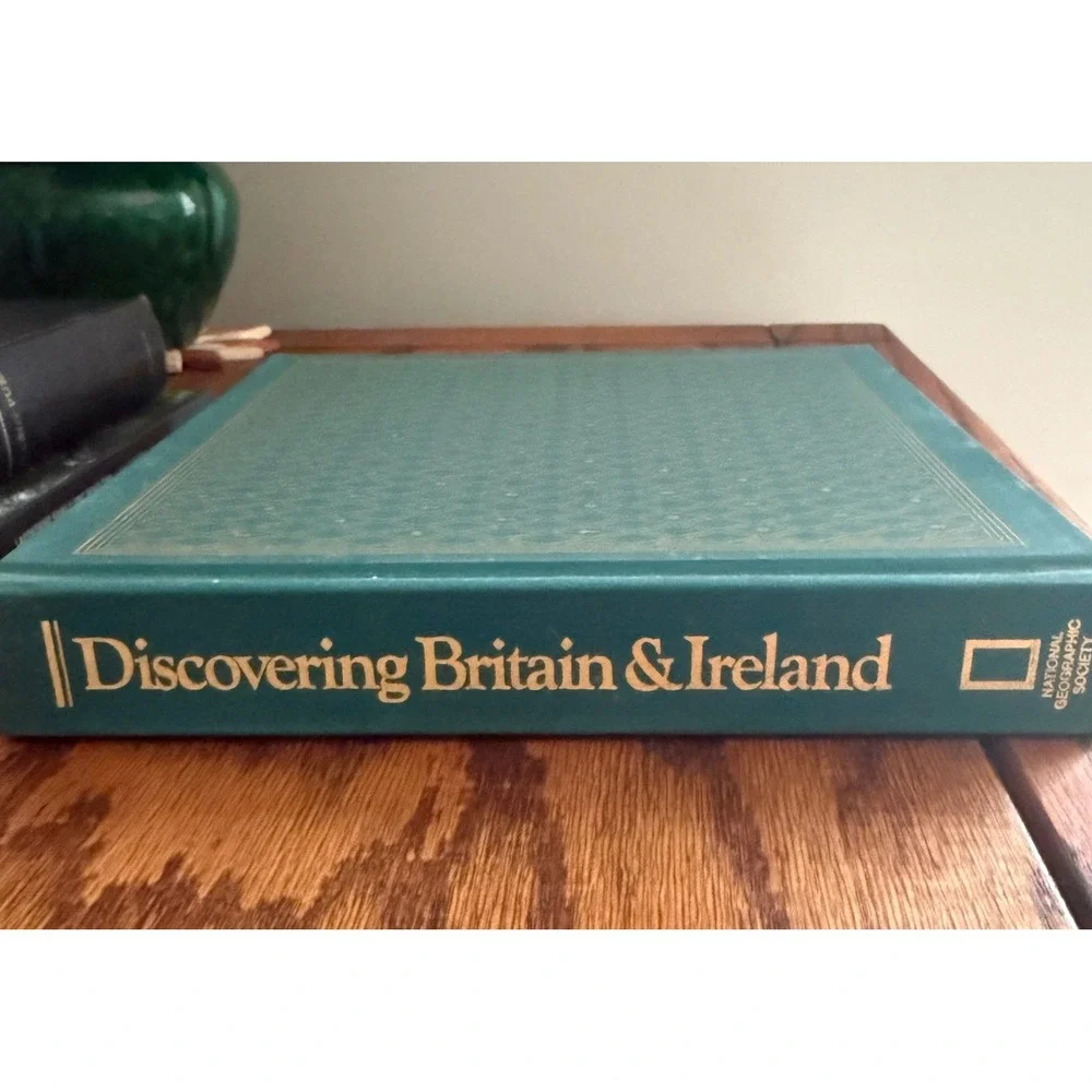 National Geographic Society good preowned